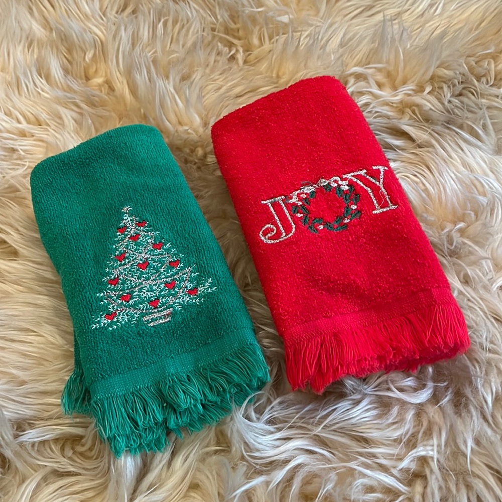 Vintage Holiday Fingertip Towels!